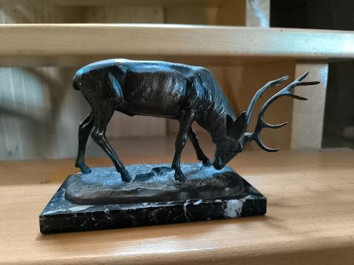 Statuette: Antike Hirsch-Skulptur / Bronze-Optik auf echtem Marmor – Usato da Mühlehorn venduto da nat_nj8k