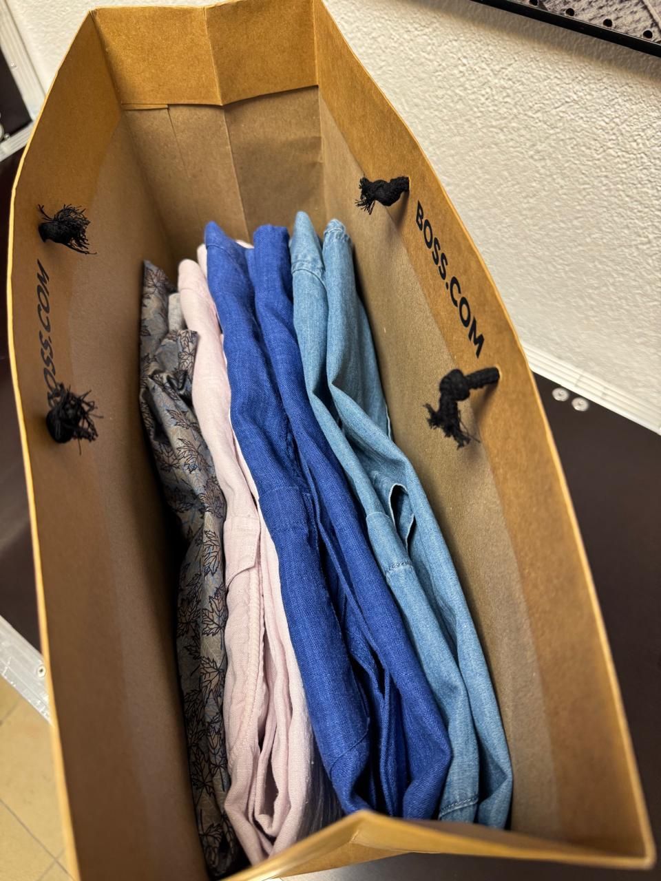 Chemises, T-shirts & Polos: Kleiderpaket Hemden, 4-teilig – D'occasion à Triesen par mal_97wr 2