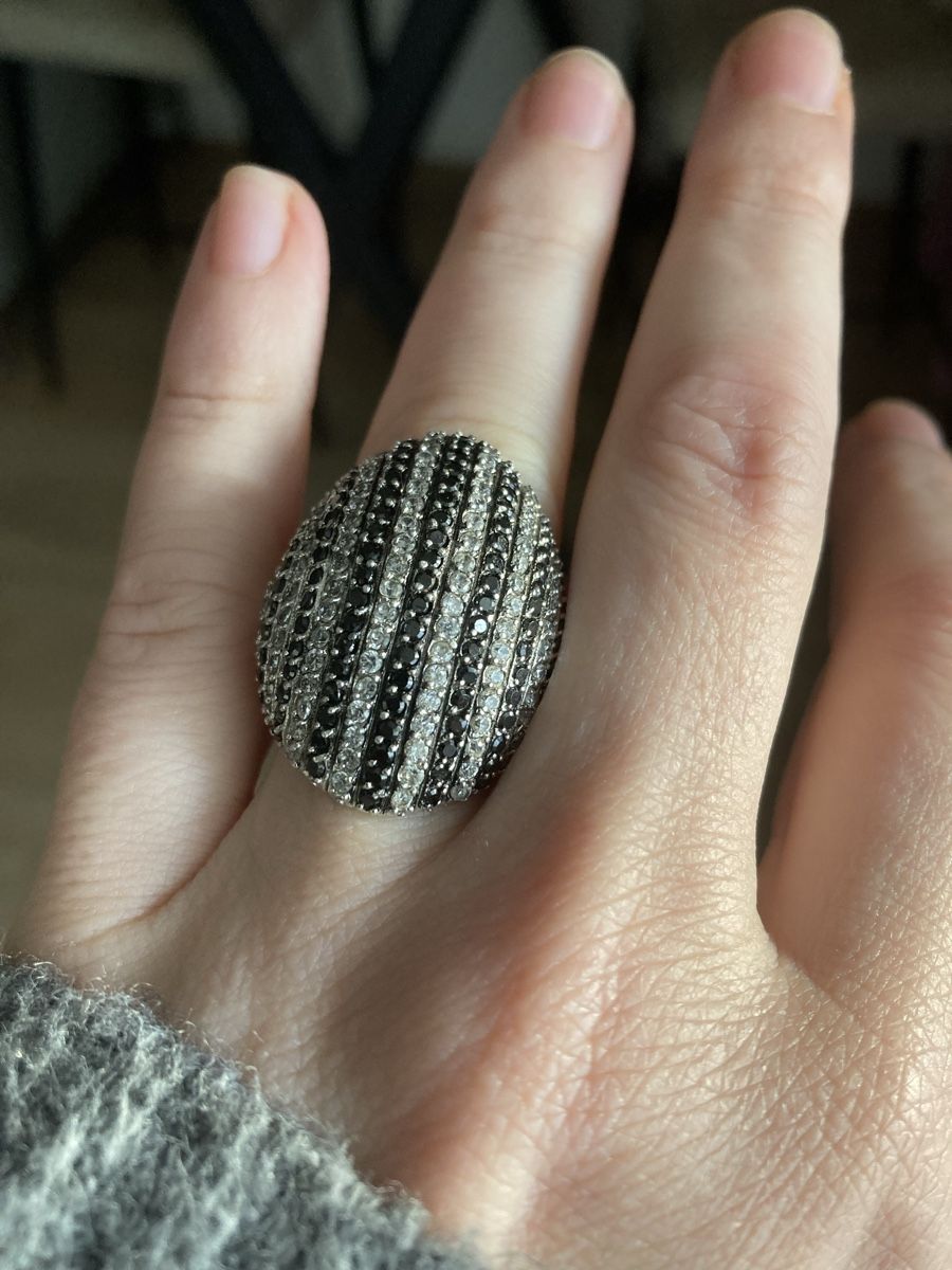 Anelli: Schöner Ring mit schwarzen und weissen Steinen – Usato da Zürich venduto da Timbera