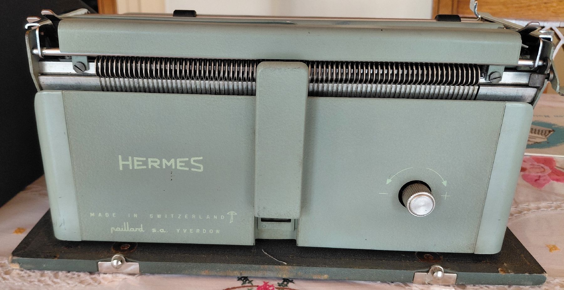 Hermès Macchine da scrivere: mintgrüne Hermes 2000 Schreibmaschine – Usato da Trogen venduto da Limboo 8