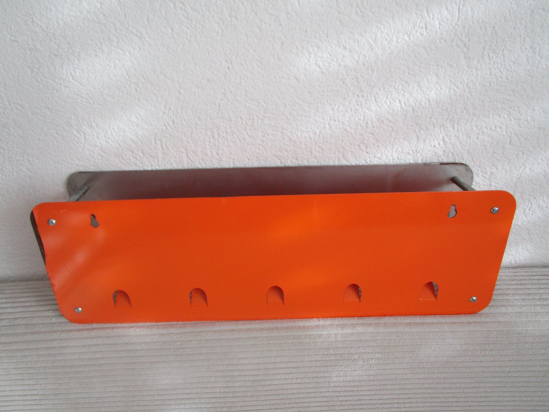 Guardaroba: Wandgarderobe / im Pop-Art- oder Industrie-Design – Usato da Scuol venduto da Luana.. 2