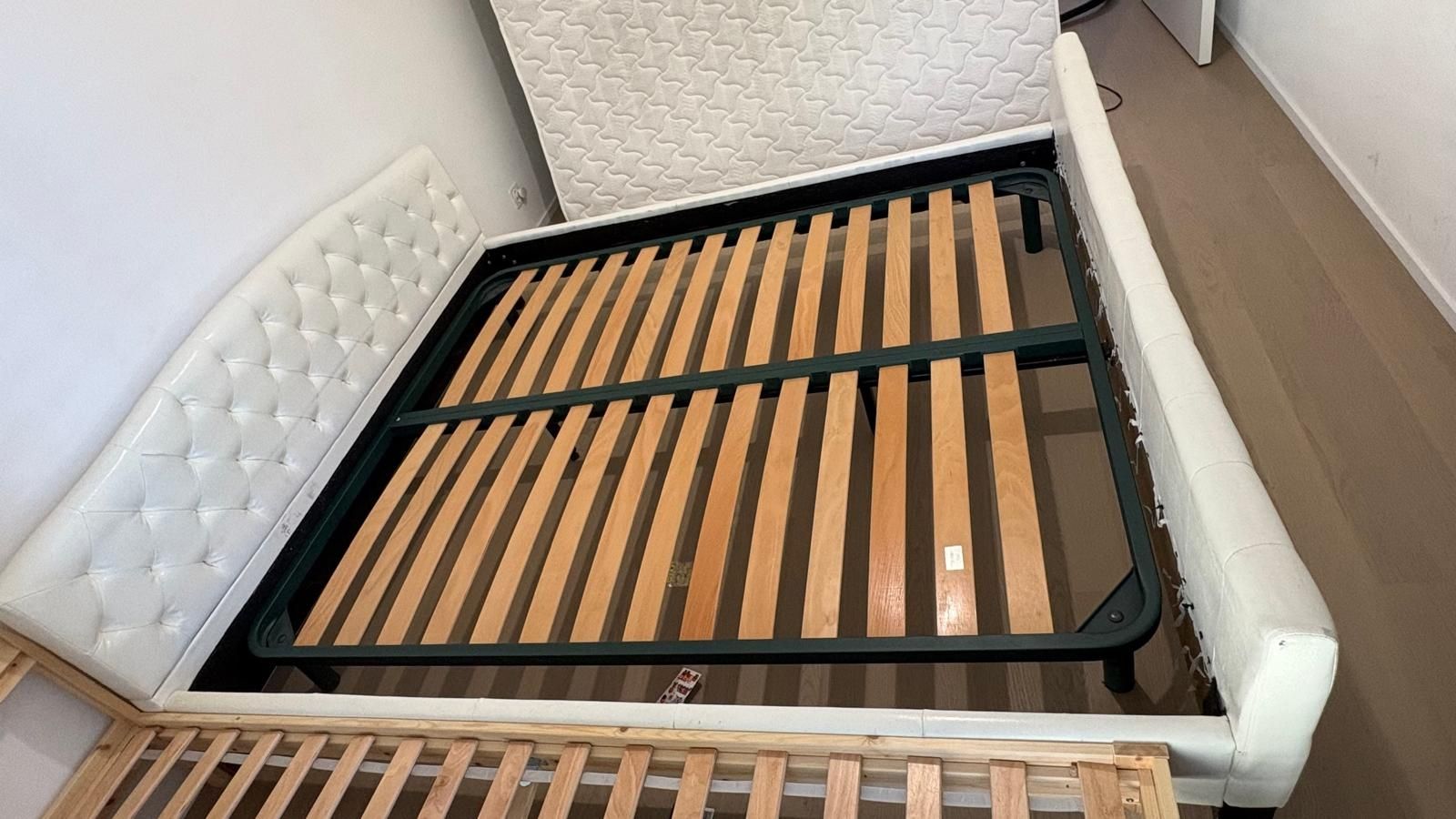 Letti: Double coat with mattress  – Usato da Zürich venduto da dha_t9vq 2