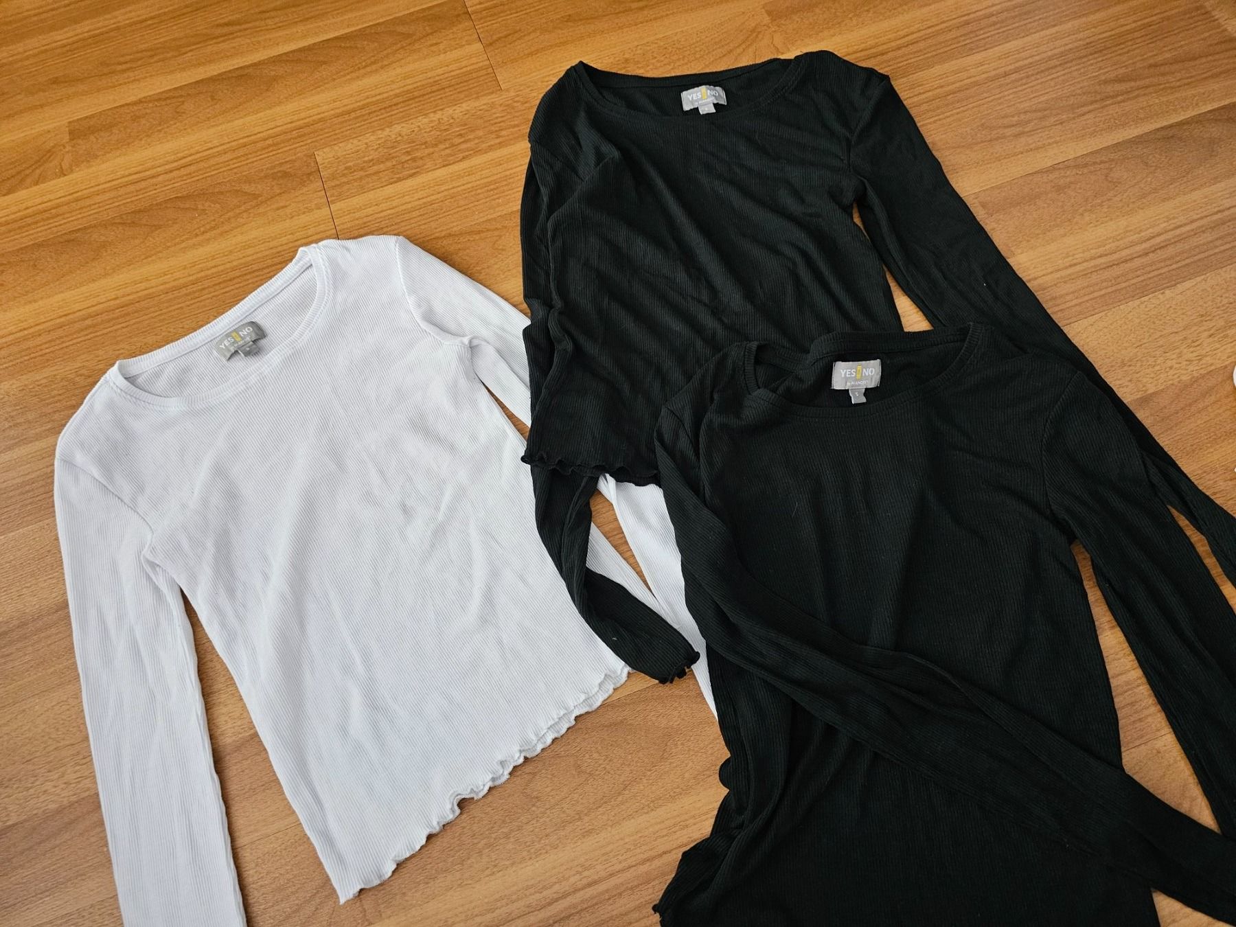 Kleiderpakete: Sweatshirt Set – Neu und originalverpackt aus Basel von NyGrow