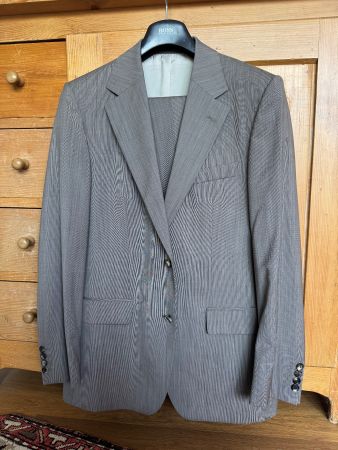Anzug Hugo Boss Super 100 grau Grösse 48