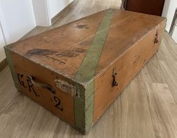 antiker Koffer, Holztruhe
