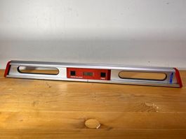 Elektronische Wasserwaage mit integriertem Magneten