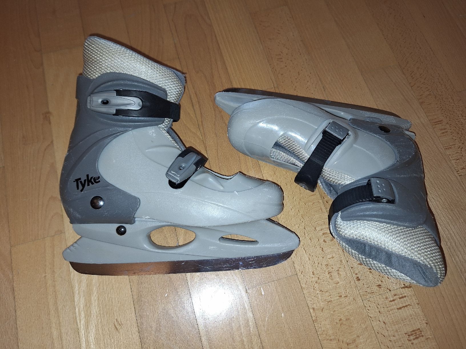Ccm Patins à glace: CCM Tyke Expandable Schlittschuhe – D'occasion à Oberrieden par man_tky9 1