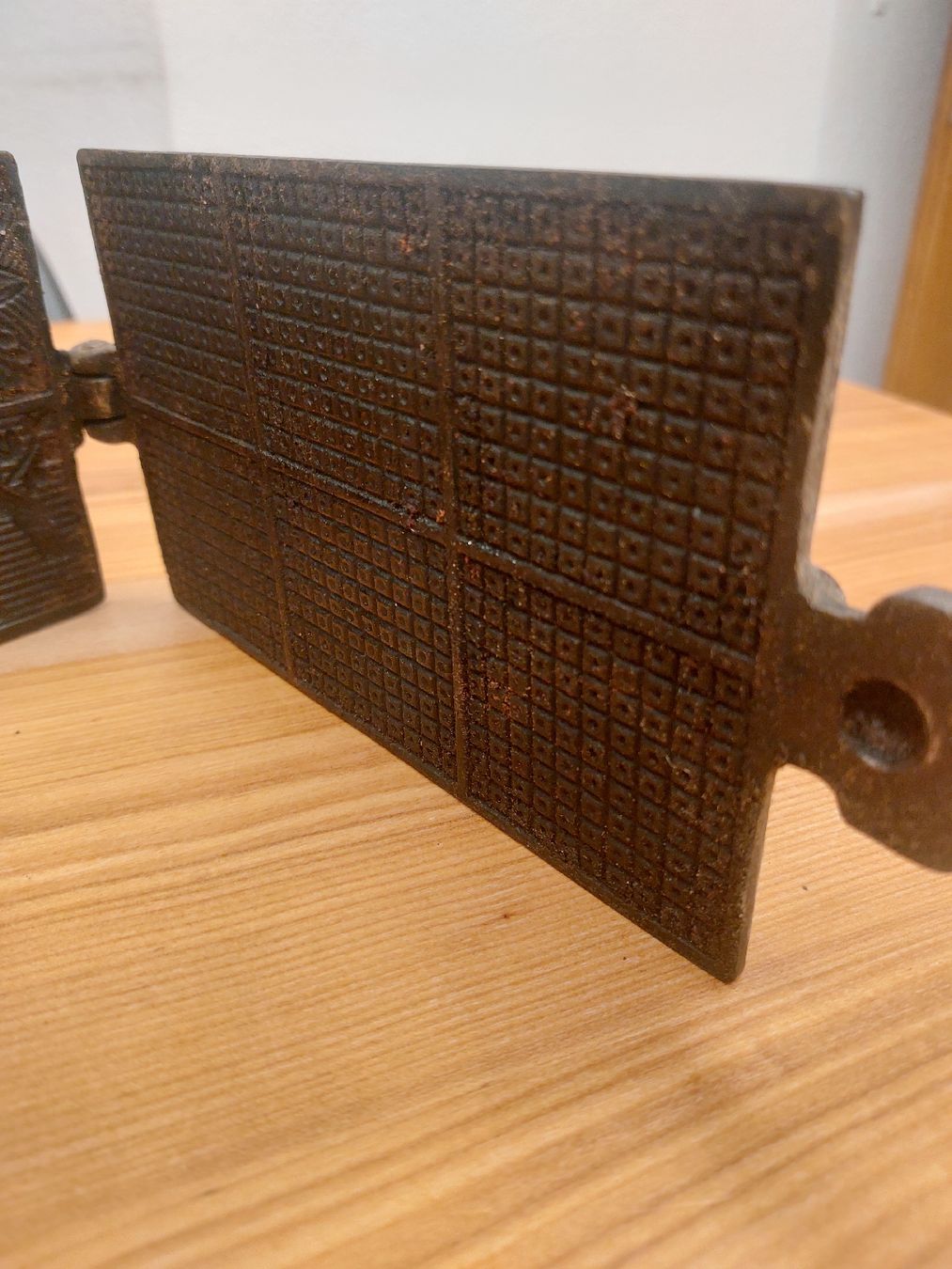 Backformen: Antikes Waffeleisen um anfangs 1800 – Gebraucht aus Ganterschwil von HeidiuPeter 6