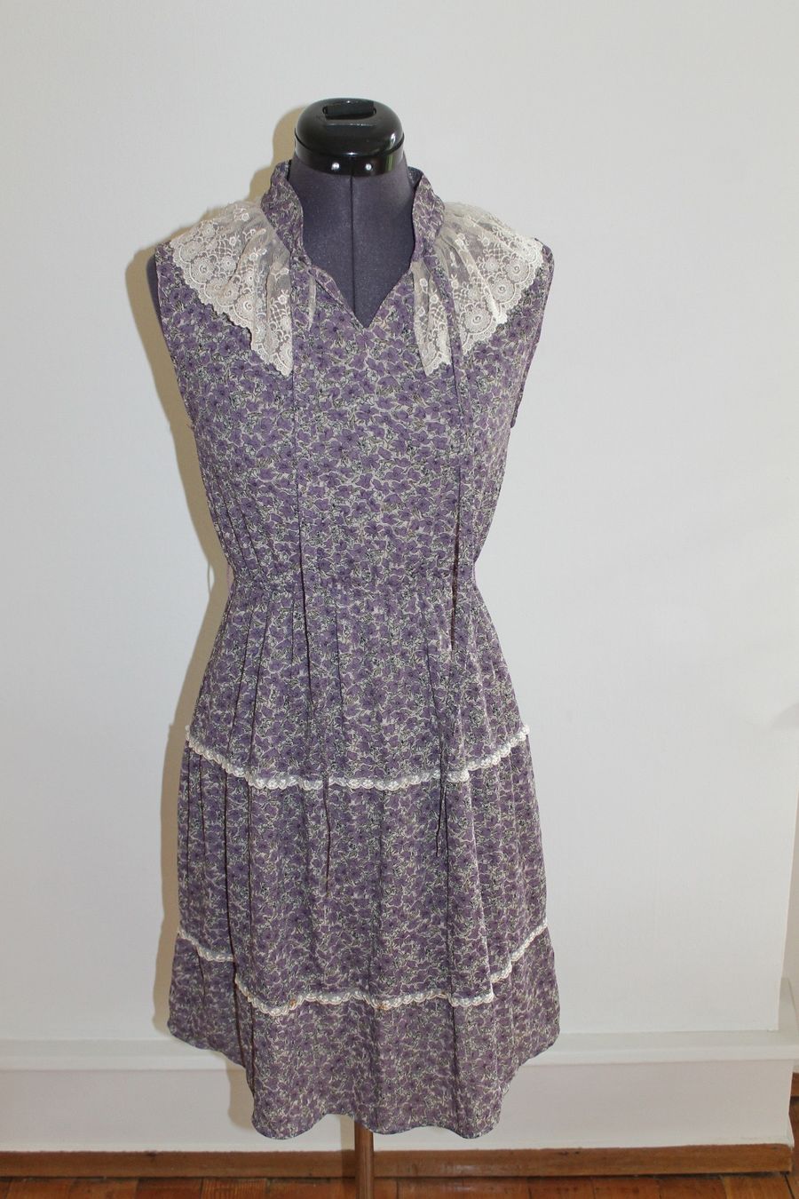 Kleider: Sommerkleid mit Spitzenbesatz – Gebraucht aus Wettingen von frenzybaden 1