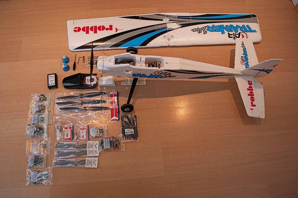Robbe Modellismo RC: Avion RC Robbe Air Trainer 140 + Pièces Rechange – Usato da Tatroz venduto da schnibee 4