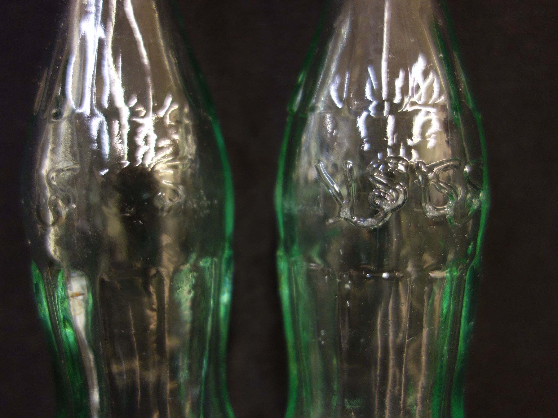 Coca-Cola Flaschen: 1 kleine alte Flasche COCA-COLA ARABISCH – Gebraucht aus Kerzers von Flaschenposten 1