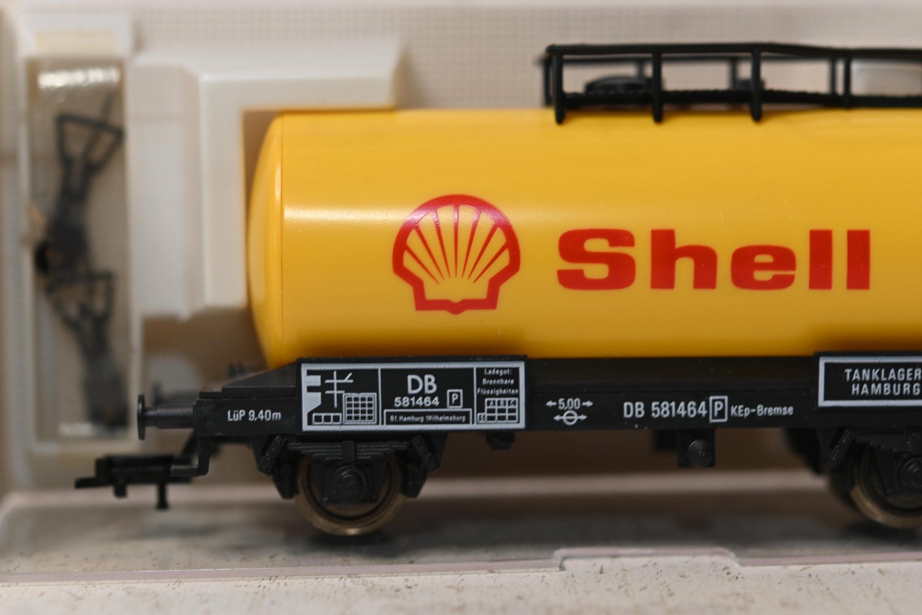 Fleischmann Modelleisenbahnen: Kesselwagen Shell Fleischmann HO/DC mit OVP – Gebraucht aus Laupen ZH von Zmoewe 1