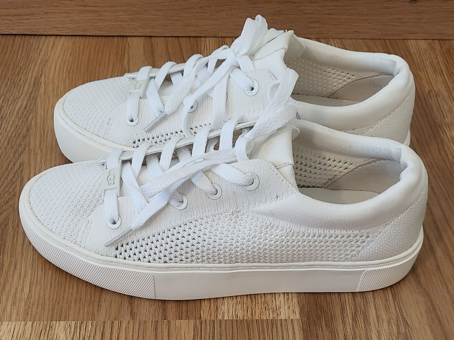Ugg Damenschuhe: UGG Damen Sneaker Weiss Gr. 37 – Gebraucht aus Baar von deg_d6l5 1