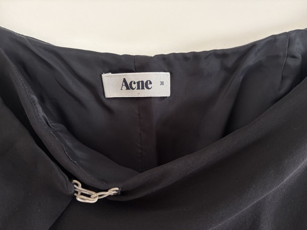 Gonne: Acne Studios Minirock Grösse 38 schwarze Seide, neuwertig  – Nuovo (secondo la descrizione) da Zürich venduto da wei_8n2l 1
