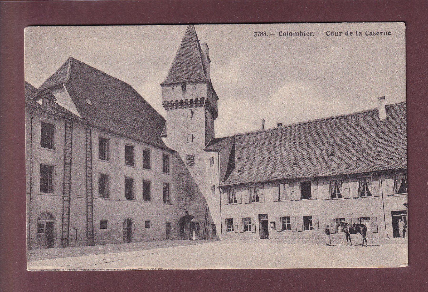 Cartoline postali: COLOMBIER - Cour de la Caserne - 1910 – Usato da Pully venduto da nicecards