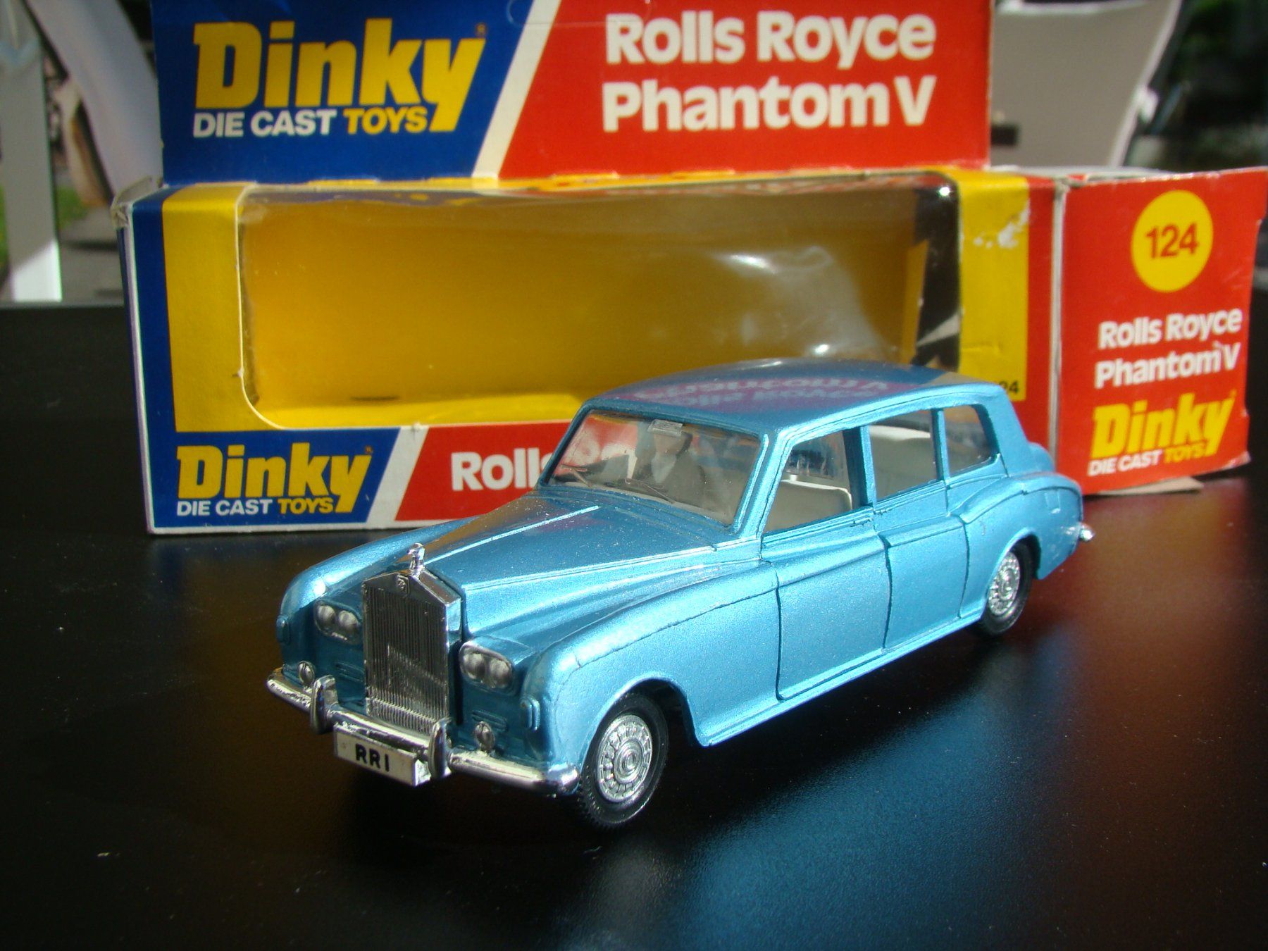 Dinky Toys Modellautos: Dinky Rolls Royce Phantom V hellblau Nr 124 schön selten box – Gebraucht aus Walzenhausen von Vanquish711