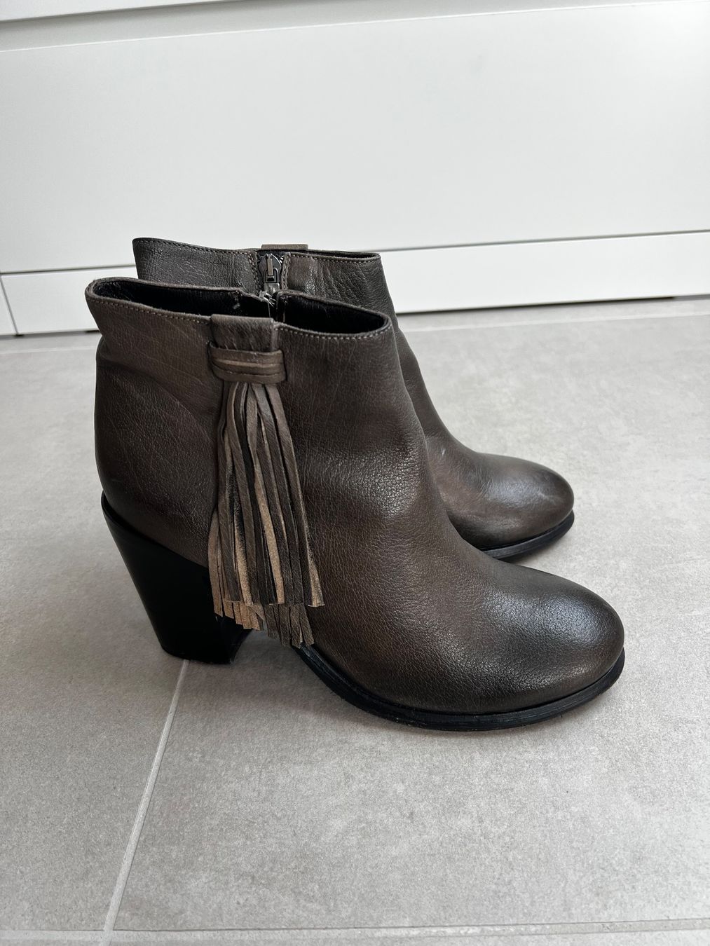 Damenschuhe: Hochwertige Stiefeletten Echtleder Gr. 39 – Gebraucht aus Zürich von nat_5h5q