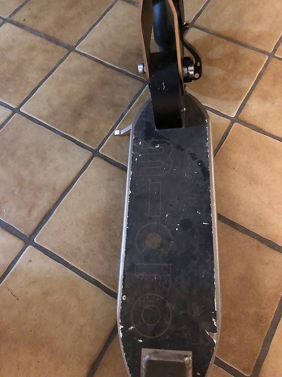 Micro Kickboard: Solides MICRO Board ,gefedert mit Abstellbügel – Usato da Villnachern venduto da focusride 3
