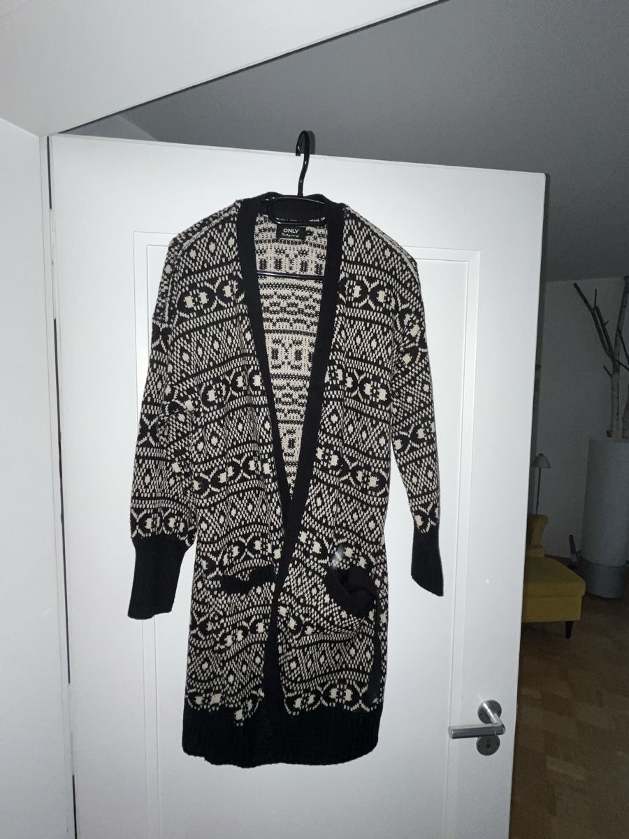 Only Maglioni & Felpe: Gemusterte Strickjacke Gr. S – Usato da Bern venduto da Regi1975