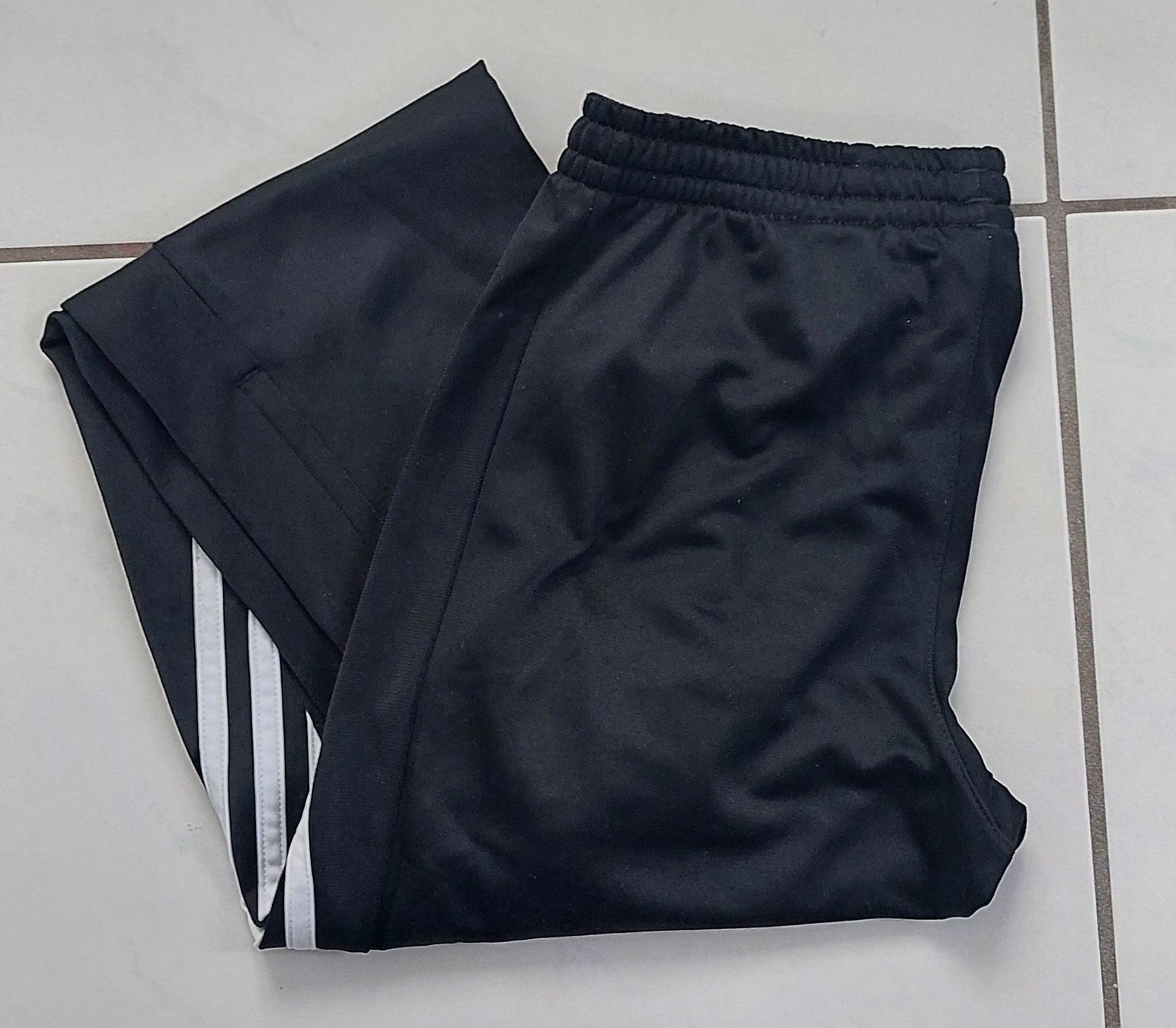 Adidas Pantaloni: Adidas Trainerhose Gr. 152 – Usato da Siebnen venduto da Rowiron 1