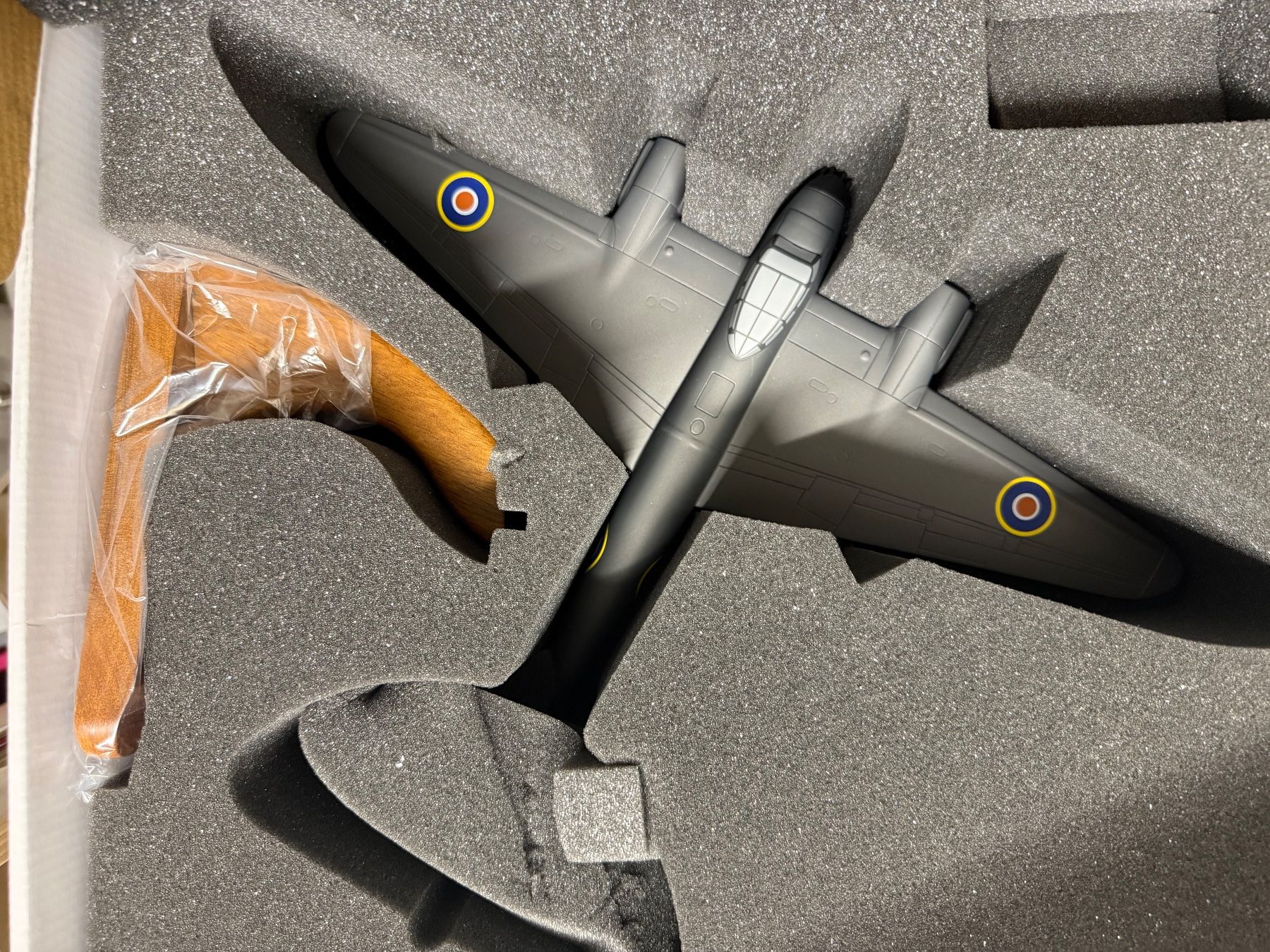 Kits de montage: Flugzeugmodell De Havilland Mosquito NEU – Neuf avec emballage d'origine à Bettlach par val_95hq