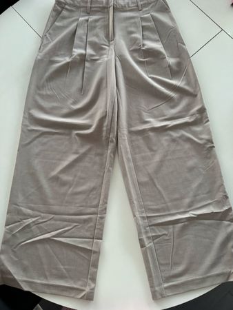 NA-KD Hose, beige, Gr. 36, Top Zustand!