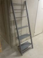 Cooles Leiterregal grau aus Holz 5 Bretter guter Zustand