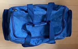 Blaue Weekender Reisetasche, neu