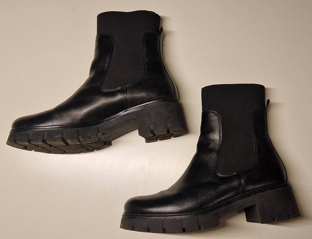 Scarpe da donna: Varese Chelsea Boot schwarz – Usato da Thun venduto da anjagraf 1