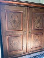 Prachtvoller Schrank im Bauernmalereistil (Standort: Tessin)