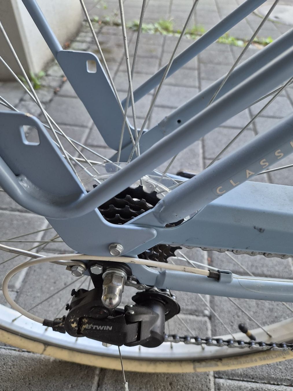Biciclette: Cityfahrrad B'Twin Elops hellblau mit zwei Körben – Usato da Altendorf venduto da t_m_k9xg 3