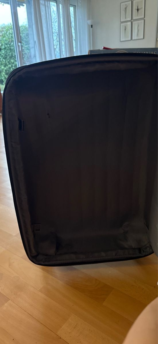 Valises de voyage: Koffer schwarz Cabin Grösse mit Rollen – D'occasion à Bern par fab_tx65 1