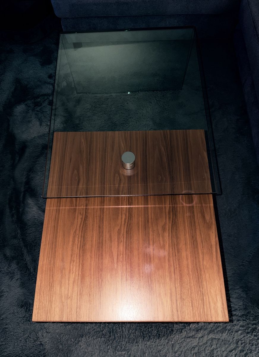 Tavoli: Tisch mit Glas/Nussbaum und Fach – Usato da Uster venduto da gamergirl04 2