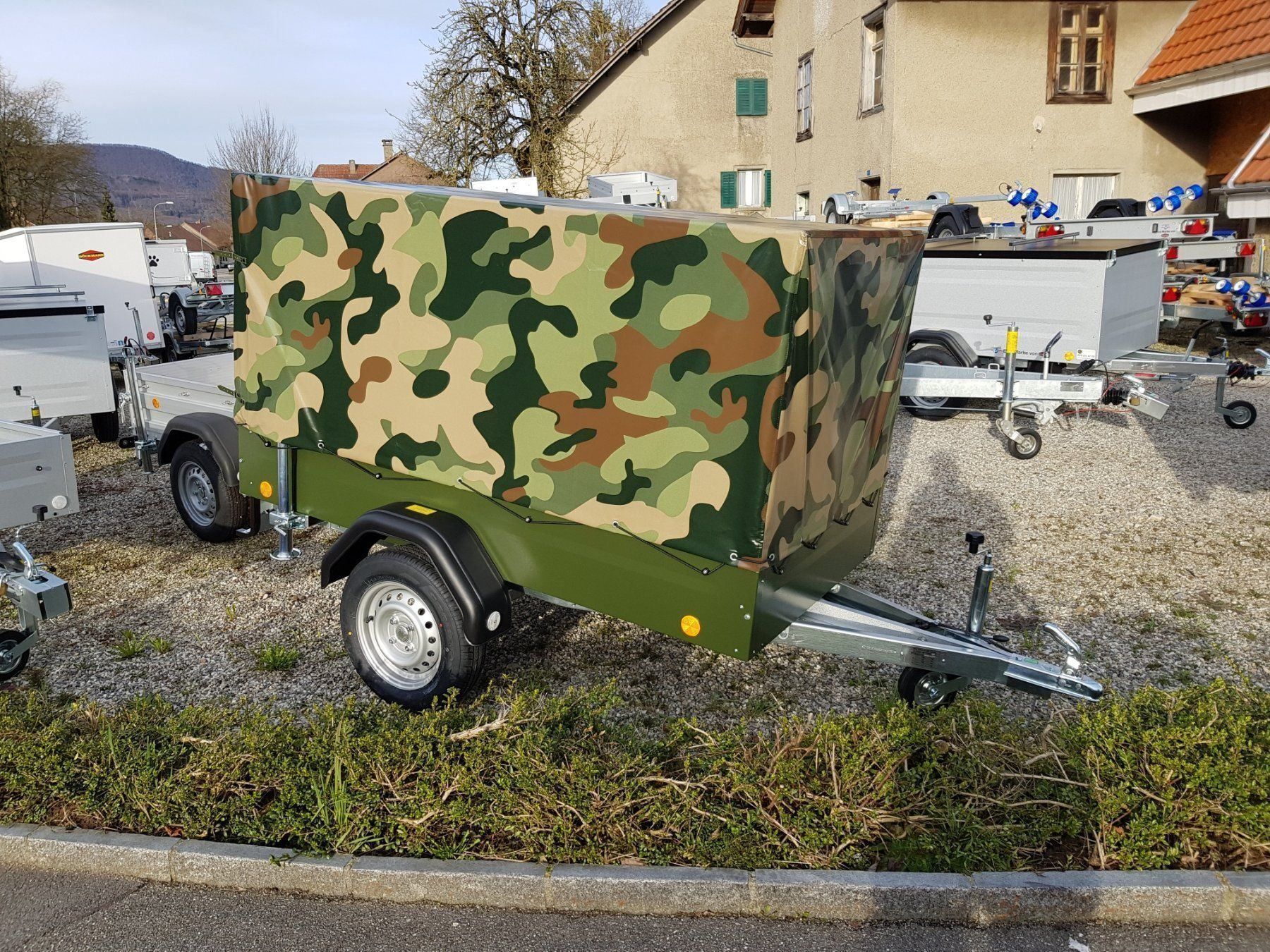 Böckmann Rimorchi: Tieflader TL-EU2 mit camouflage Blache – Nuovo e nell'imballaggio originale da Gunzgen venduto da HofmannAnhaenger