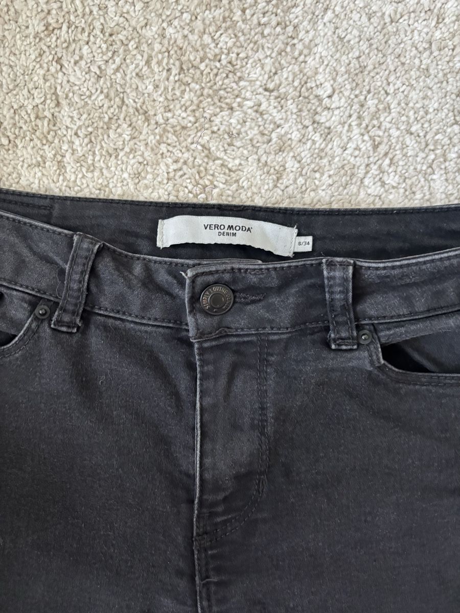 Vero Moda Jeans: Damen Jeans schwarz Grau Grösse S Vero Moda – Usato da Basel venduto da mic_5258 1