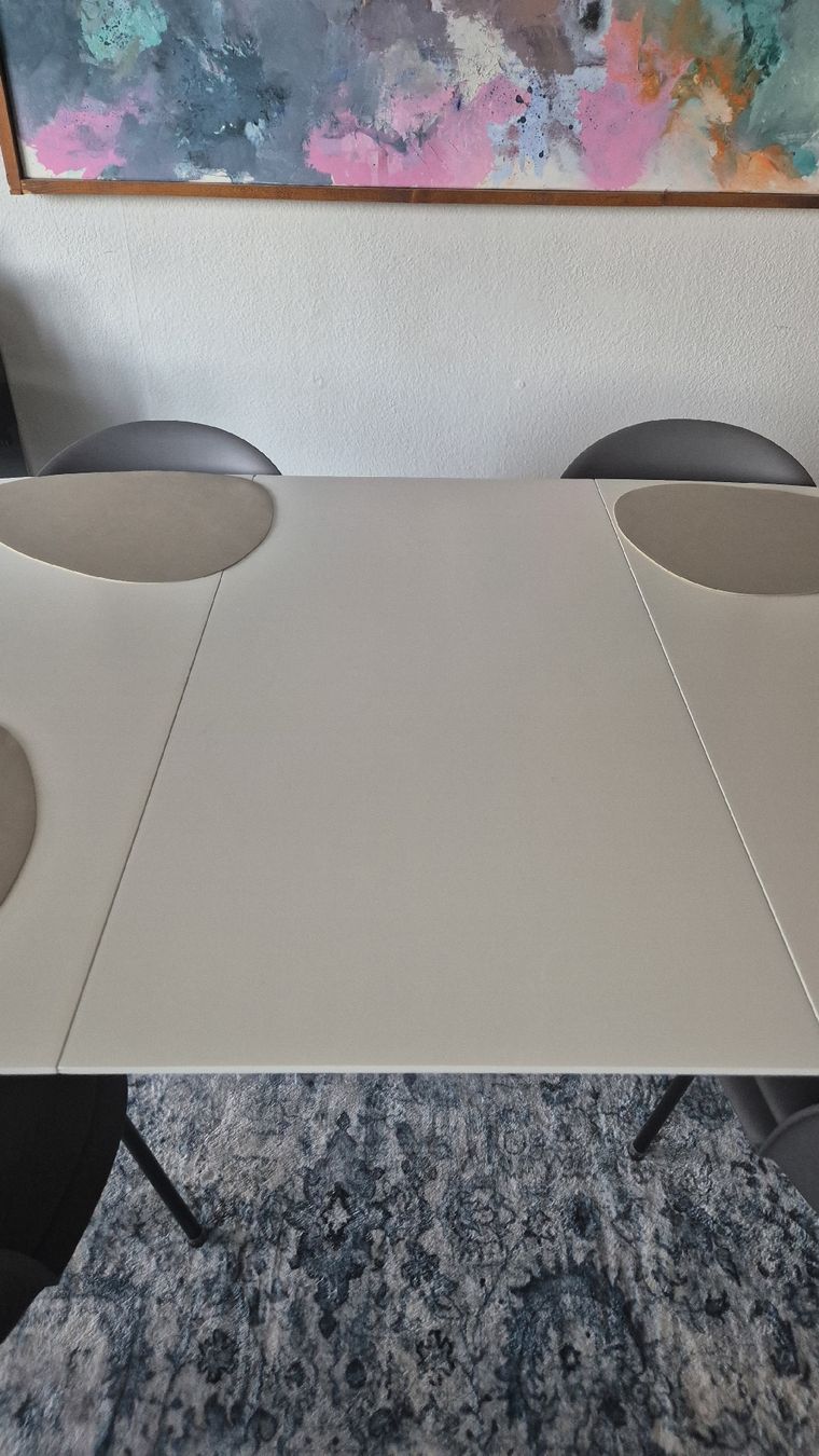 Set di tavolo e panche: Esstisch Oval Weiss mit 6 Stuehlen grau/Schwarz – Usato da hünenberg venduto da jessica8709 3