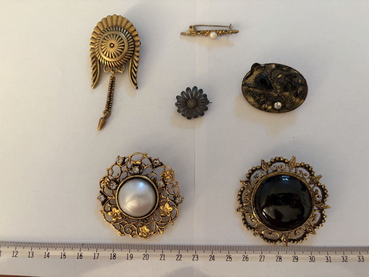 Autres bijoux: 🔴 6 Broschen, Modeschmuck Vintage – D'occasion à Bern par estalin 2