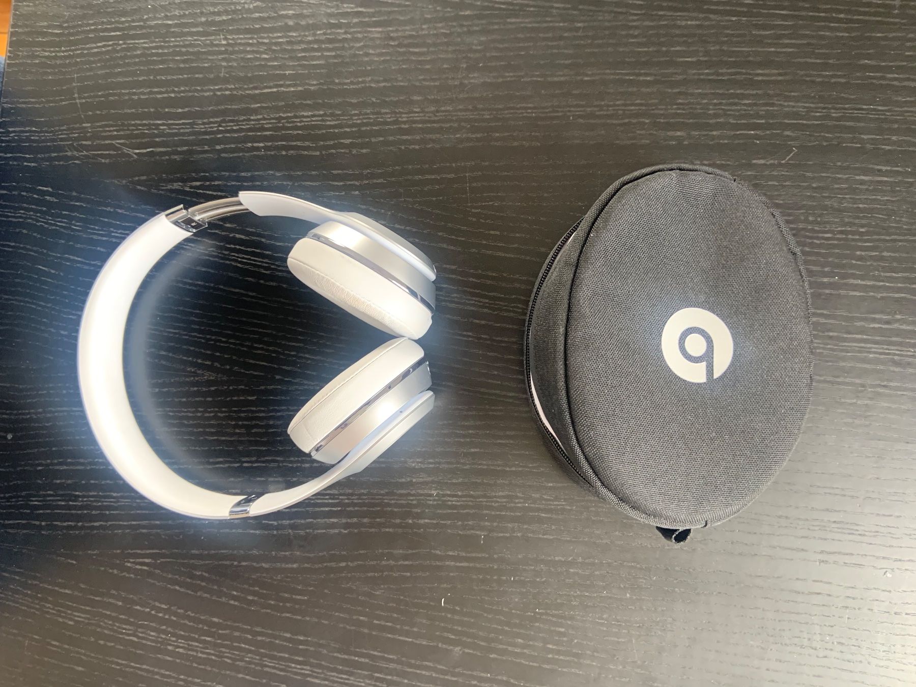 Beats Cuffie: Original Beats Solo 3 Wireless Kopfhörer - Silber top – Usato da Schwyz venduto da Isabella_ibk