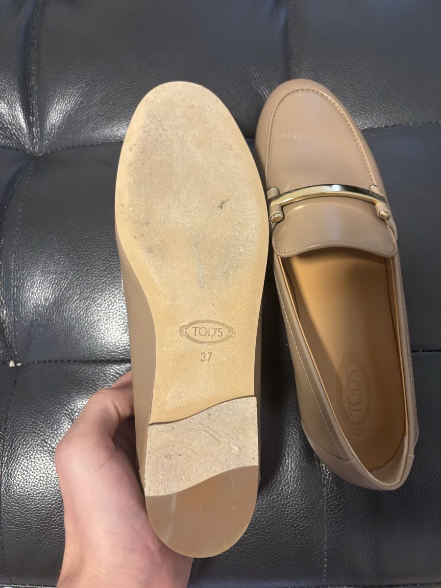 Tod'S Scarpe da donna: Tod's Beige Leather Loafers – Usato da Chur venduto da Cuteclothes7k 1