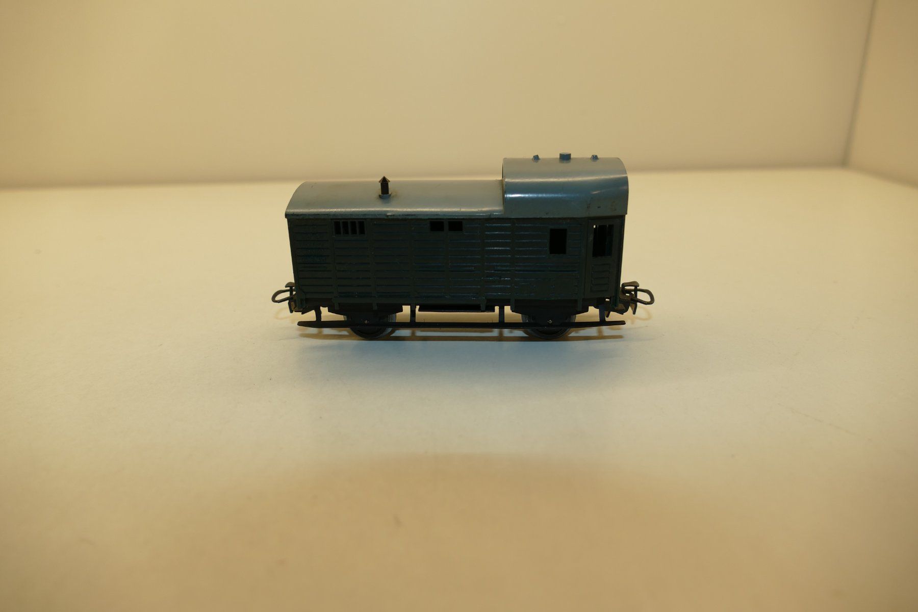 Märklin Modellini di ferrovie: Märklin/Primex H0: DB Güterzugpackwagen – Usato da Niederhasli venduto da rail-duerst 2