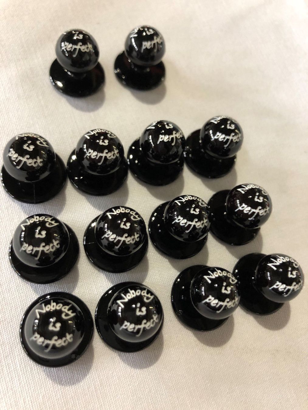 Elettrodomestici da cucina: 14er Satz Steckknöpfe Nobody is perfect – Nuovo e nell'imballaggio originale da Gossau SG venduto da Sombat