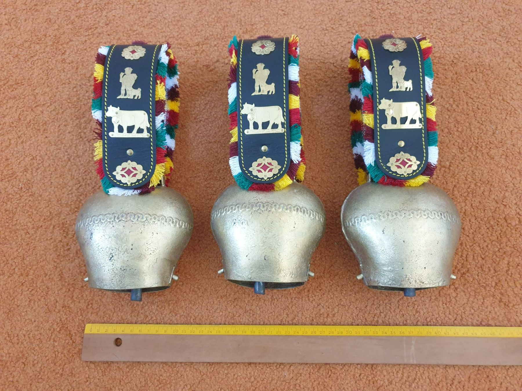 Campanacci mucche: Drei Schellen Glocken mit Appenzeller - Motiven – Usato da Mörschwil venduto da spirspi
