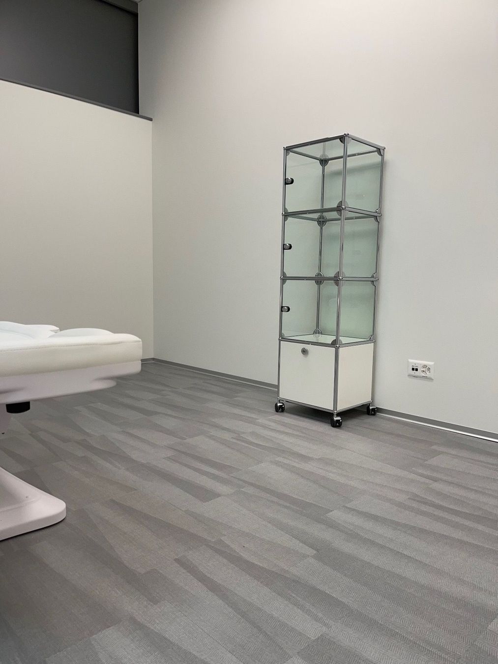 USM Regale: USM Glas  Praxis Vitrine Lieferung Gratis – Gebraucht aus Thun von Thuno6 4