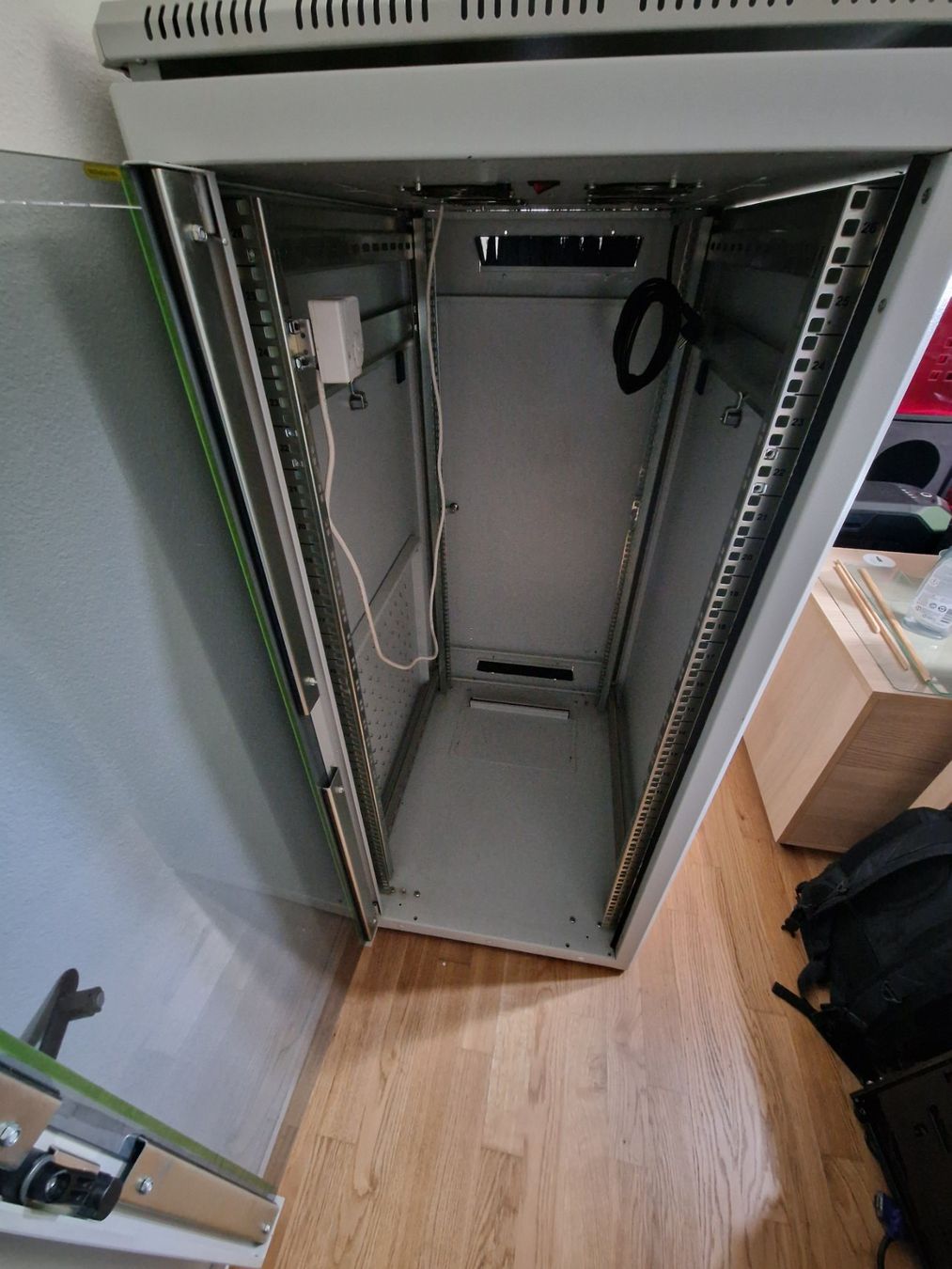 Racks & Ständer: DATACON Server/Netzwerk Rack – Gebraucht aus Schaffhausen von tdd_yds8 5