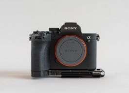 Sony Alpha 7 V mit erst 307 Auslösungen inkl. Zubehör