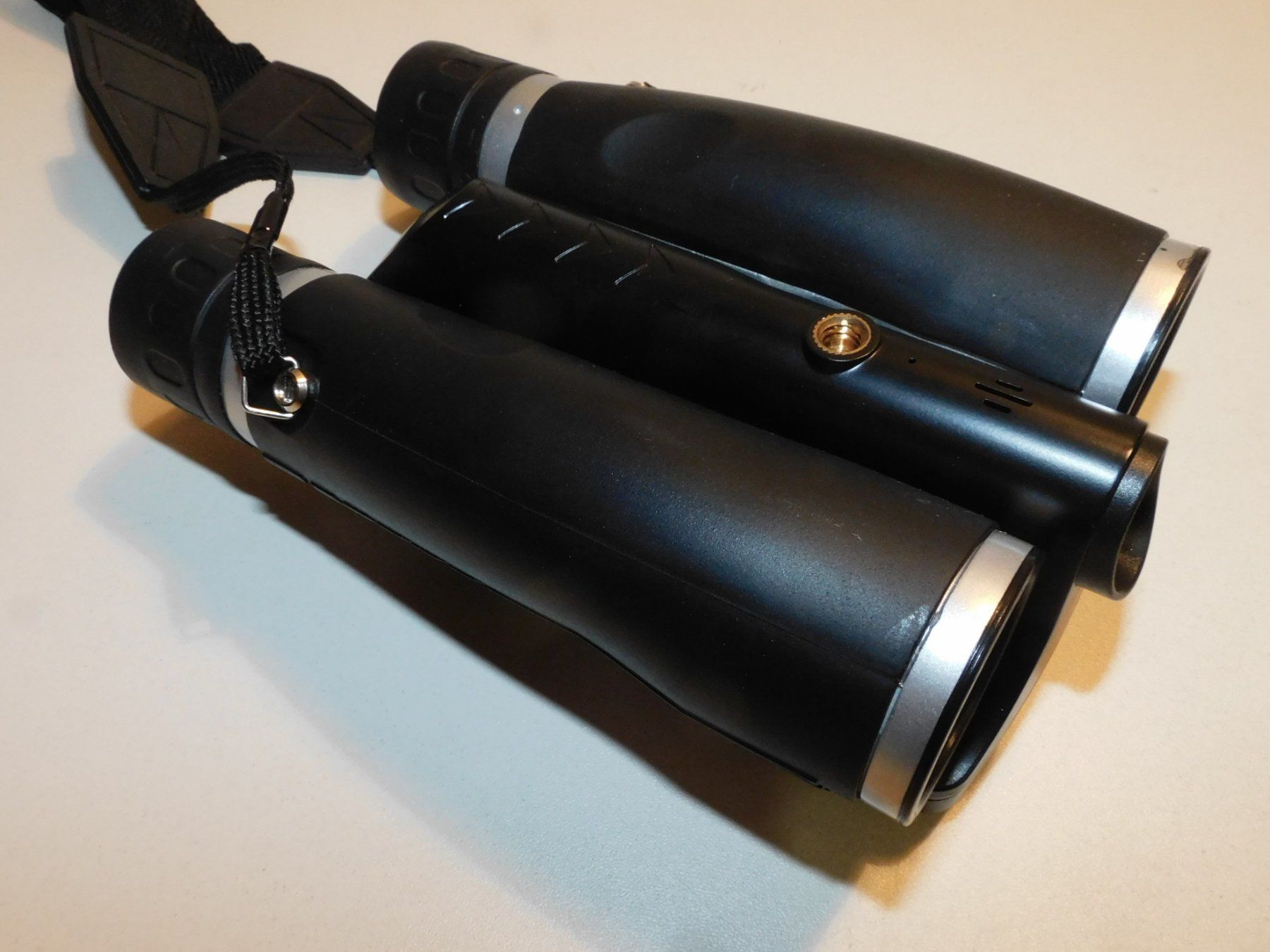 Jumelles: Fernglas mit integriertem Digitalrecorder und Bildschirm – D'occasion à Sursee par 76 2