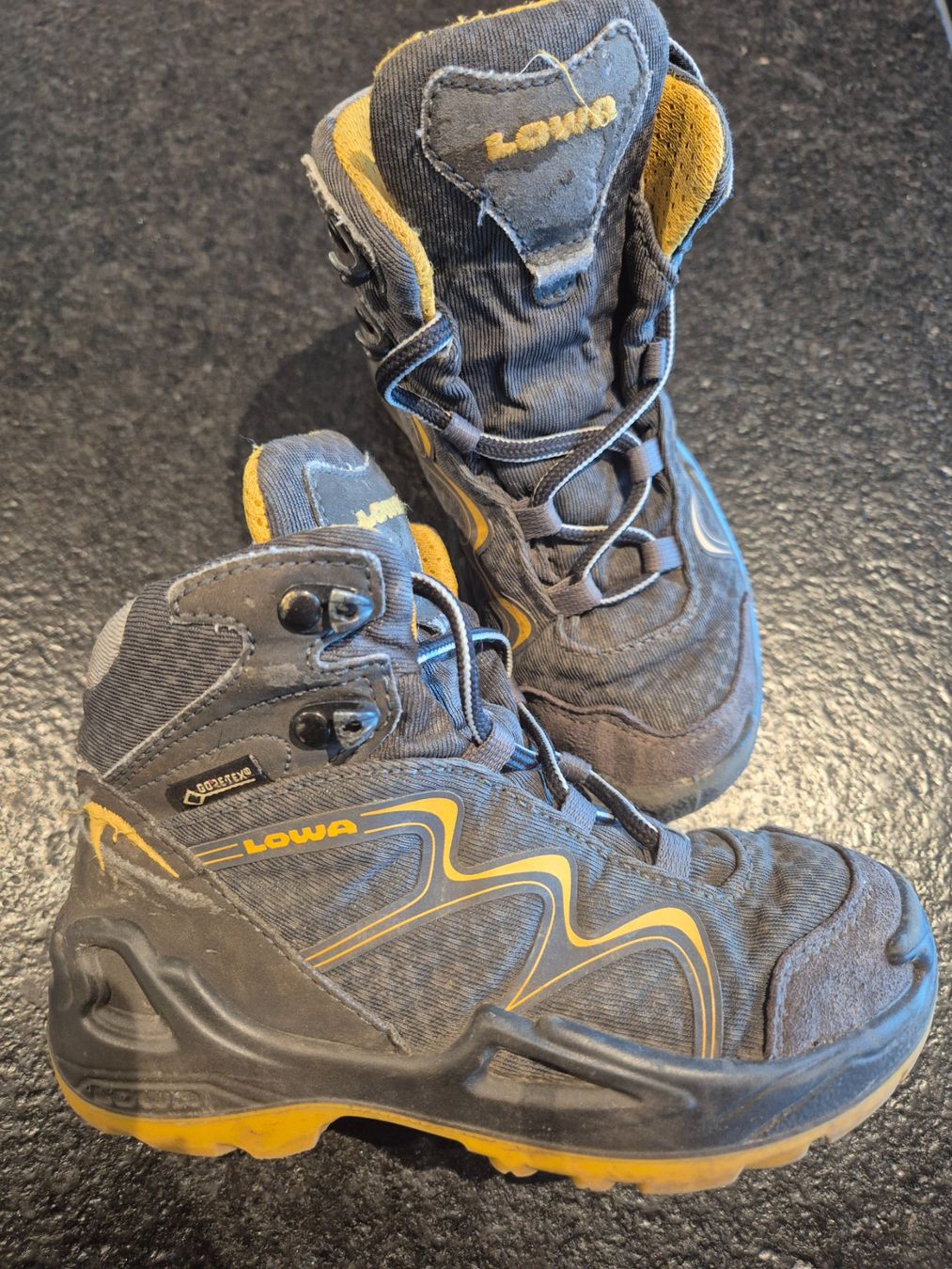Lowa Scarpe per ragazzi: Wanderschuhe Lowa Gr. 28 – Usato da Zäziwil venduto da Fluh8