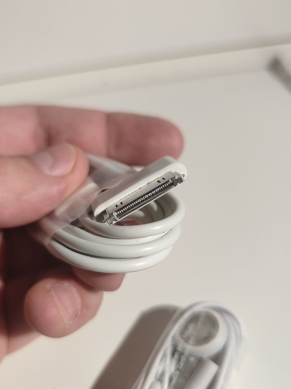 Caricabatterie: Ladegerät und Kabel 16 Pin + Kopfhörer Neu – Nuovo (secondo la descrizione) da La Tour de Peilz venduto da Dejobokin 2