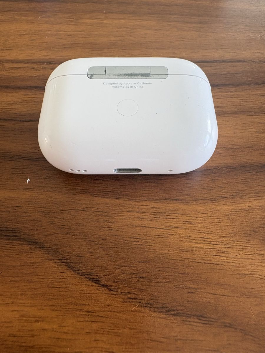 Apple Casques audio: AirPods Pro (2nd generation) – D'occasion à Horgen par avi_g6l8 5