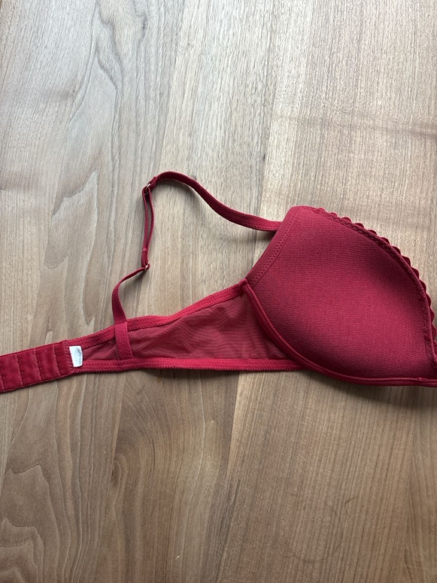 Autres dessous: Red Lace Bra 75B – D'occasion à Zürich par Asybb 1